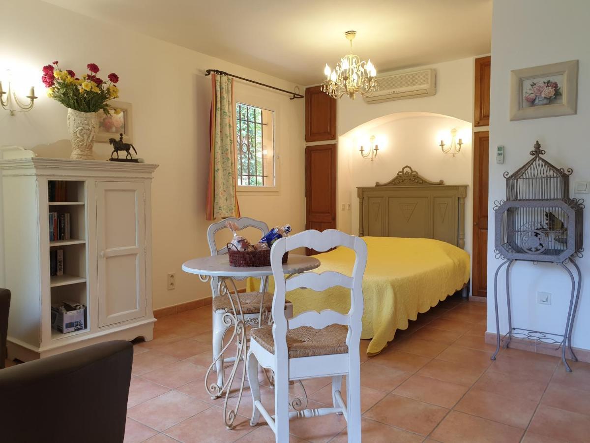 Residence A Merula Кальви Экстерьер фото